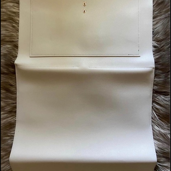 GLASS LADDER & CO
MEGAN PORTFOLIO CLUTCH - Picture 3 of 5